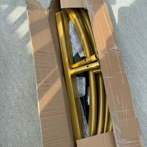 Gold circle backdrop stand